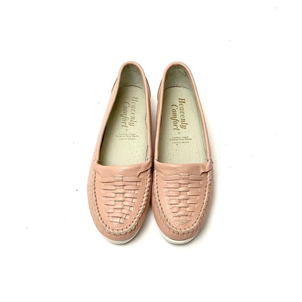Vintage 1970s pastel pink woven leather moccasins